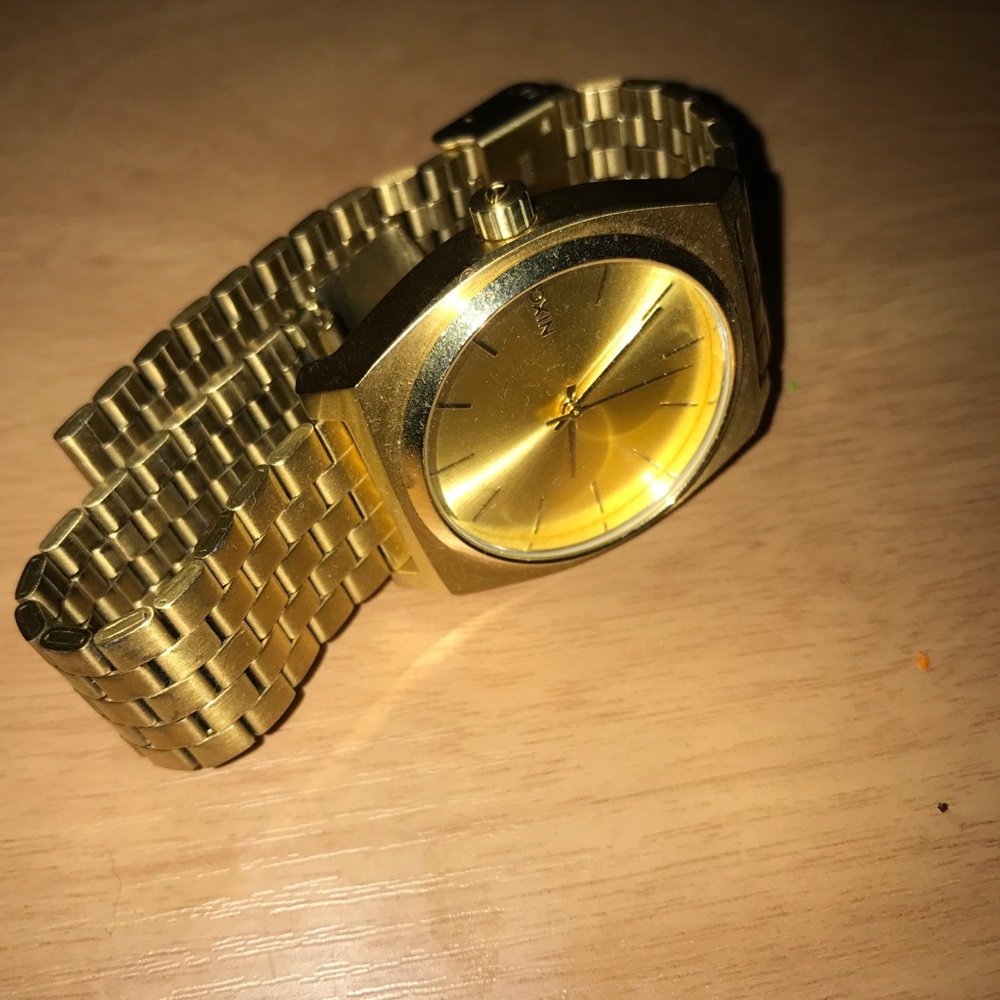 Nixon watch